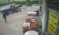 Bisikletteki 3 çoçuk kamyonetin altında kaldı; o anlar kamerada