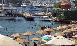 Bodrum'da sahiller doldu, tatilciler denize girdi