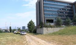 Bölge İdare Mahkemesi otoparkında hakimin kullandığı otomobil 2 metreden düştü; 1 yaralı