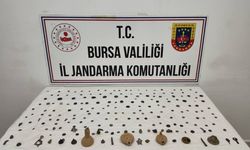 Bursa'da aranan araçta 202 sikke ve obje ele geçirildi; 2 gözaltı