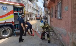 Bursa'da çatı katında çıkan yangın kamerada