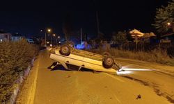 Bursa'da takla atan otomobil sürücüsü için esnaf seferber oldu; kaza anı kamerada