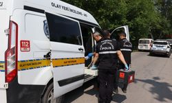 Camları kırık otomobilin arka koltuğunda ölü bulundu