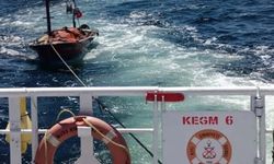 Çanakkale Boğazı'nda sürüklenen tekne kurtarıldı