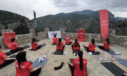 Cehennem Deresi Kanyonu'nda yoga yaptılar