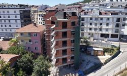 Çekmeköy'de bir binanın eğri durduğu iddiasına ilişkin konuşan Belediye Başkanı Çerkez: Herhangi bir olumsuzluk görülmüyor
