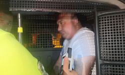 Cipin çarptığı otomobil savrularak doğal gaz kutusuna hasar verdi; binalar tahliye edildi