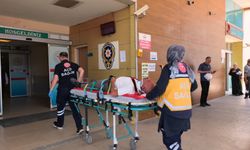 Çocuğa çarpmamak için şoförünün manevra yaptığı özel halk otobüsü devrildi