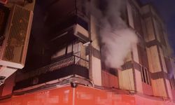 Dairede çıkan yangında çift ile 3 çocuğu dumandan etkilendi