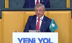 Davutoğlu: Türkiye'de ahlakını ve aklını kaybeden siyaset ortamı var