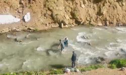 Derede mahsur kaldı, tesadüfen bölgeden geçen Özel İdare ekipleri kurtardı