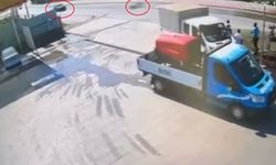 Devrilen motosikletin sürücüsü otomobilin altında kalmaktan son anda kurtuldu