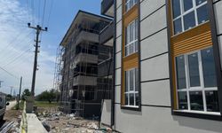 Elektrik akımına kapılan işçi, 4'üncü kattan düştü