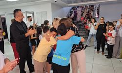 Emekli olan 2 öğretmene duygusal veda töreni