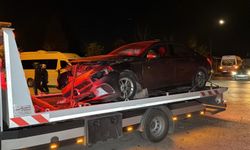 Eskişehir'de otomobilin çarptığı işçi servisi devrildi: 7 yaralı