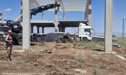 Fabrika inşaatında beton blok, işçilerin üzerine düştü: 1 ölü, 1 yaralı