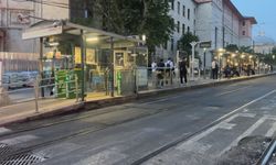 Fatih'te raylara düşüp tramvayın altında kalan çocuk öldü