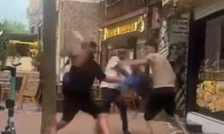 Fatih'te yabancı uyruklu kişilerin bıçaklı kavgası kamerada