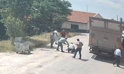 Geri giden kamyonun çarptığı kadın öldü; kaza kamerada