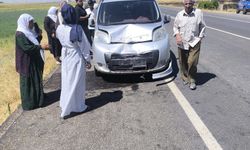 Hafif ticari araç ile motosiklet çarpıştı: 1'i bebek, 3 yaralı