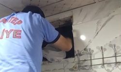 Havalandırma boşluğuna düşen güvercini itfaiyeciler kurtardı