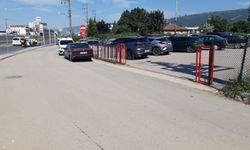 Husumetli olduğu kadını bıçakladı