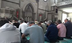 İmam, atık odunları eşyaya dönüştürüyor