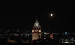 İstanbul'da dolunay seyirlik manzara oluşturdu
