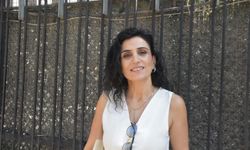 İzmir'de AYT heyecanı; veliler okul önlerinde bekleyişte