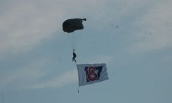 Jandarmanın kuruluşunun 187'nci yılında sıcak hava balonundan paraşütle atlayış yapıldı