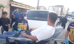 Kaldırımda yürürken, 'Neden yan baktın?' tartışmasında bıçakla yaralandı