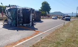 Kamyonet ile tanker çarpıştı: 2 yaralı