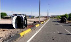 Kayseri'de iki otomobilin çarpıştığı kaza kamerada; 2 yaralı