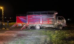 Kayseri'de kundaklandığı iddia edilen 2 kamyon yandı