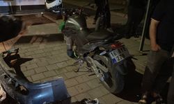 Kaza sonrası kaçan alkollü sürücü, otomobilinin düşen plakasından yakalandı