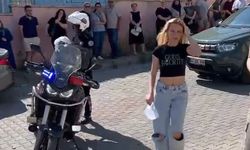 Kimliğini unutan ve yanlış okula gelen öğrencileri, motosikletli polisler sınava yetiştirdi
