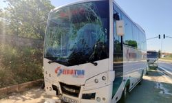 Kırşehir'de işçi servis midibüsü, minibüse çarptı: 1'i ağır 17 yaralı