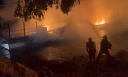 Kıyıya bağlı 6 tekne, yangında kullanılamaz hale geldi