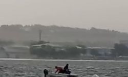 Küçükçekmece Gölü'nde alabora olan kayık battı; mahsur kalanlar kurtarıldı