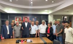 Malatya'da CHP'nin yeni il yönetimi, kapıyı çilingire açtırarak içeri girdi