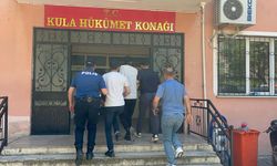 Manisa'da pompalı tüfekli saldırı 1'i ağır 2 yaralı; şüphelilerden1'i tutuklandı