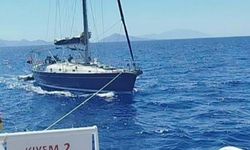 Marmaris'te makine arızası nedeniyle sürüklenen tekne kurtarıldı