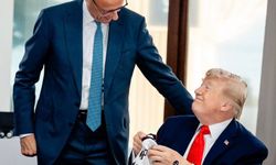 Merz'den Trump'a 80'inci yaş günü hediyesi: Alman milli takım forması takdim etti