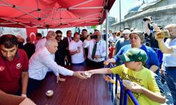 Mimar Sinan'ın vasiyeti kapsamında Süleymaniye Camii'nde aşure dağıtıldı