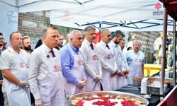 Mısır Çarşısı'nda vatandaşlara aşure ikram edildi