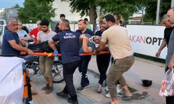 Motosikletle hafif ticari aracın çarpıştığı kaza kamerada: 1 yaralı