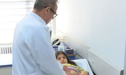 'Mucize' nakille hayata dönen 9 yaşındaki Nisanur, 4'üncü doğum gününü doktorları ile kutladı/Ek fotoğraflar