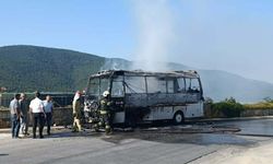 Muğla'da minibüs alev alev yandı
