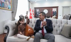 Müzik tutkunu görme engelli Nil, Bakan Tekin'i ziyaret etti