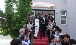 Öğretmen çiftin nikah töreni okul bahçesinde yapıldı